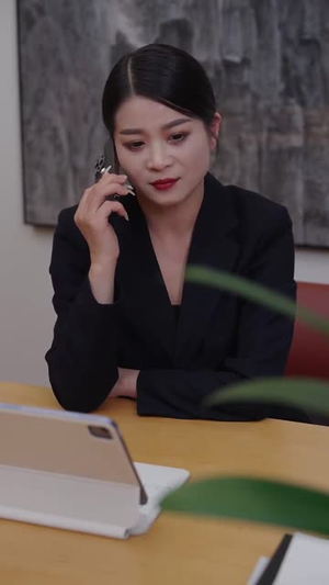 逃婚千金爱上我(94集) 逃婚千金爱上我(94集)火爆短剧推荐