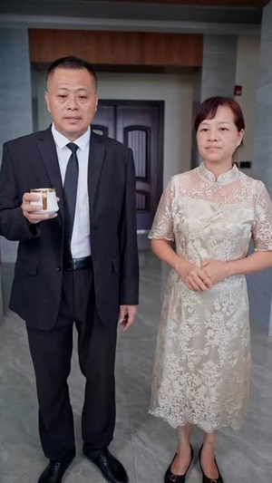 退休后霸道总裁爱上我(72集) 退休后霸道总裁爱上我(72集)好看的短剧电影