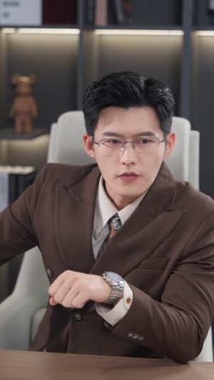 女扮男装后我掰弯了闪婚总裁(80集) 女扮男装后我掰弯了闪婚总裁(80集)真的太精彩了