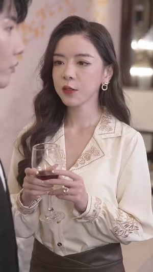 徐秘书她蓄谋已久(62集) 徐秘书她蓄谋已久(62集)每日短剧追不停