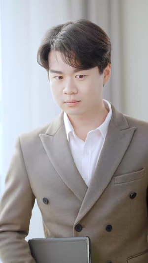 闪婚后,白爷你老婆撩爆了(85集) 闪婚后,白爷你老婆撩爆了(85集)红果免费短剧