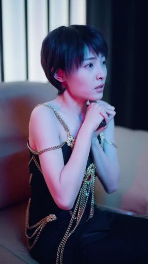 女扮男装后总裁念念不忘(83集) 女扮男装后总裁念念不忘(83集)精彩短剧片段