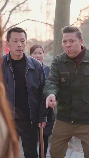 错把自己当主角(58集) 错把自己当主角(58集)无需充值尽情看