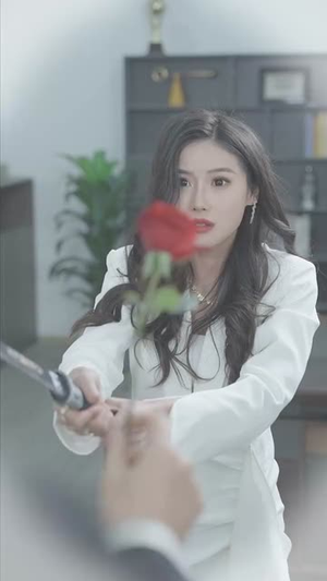 完蛋情书送错女老板(72集)  完蛋情书送错女老板(72集) 精彩短剧片段