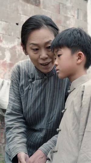 睁眼六零:我带全家顿顿啃排骨(50集) 睁眼六零:我带全家顿顿啃排骨(50集)超甜短剧抢先看