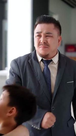 绝不臣服(72集) 绝不臣服(72集)短剧抢先看