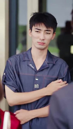 刚离婚和前妻死对头在一起 (73集) 刚离婚和前妻死对头在一起 (73集)深深爱上这部剧