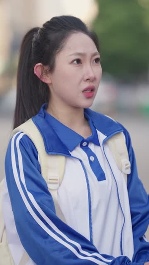 一觉醒来，校花成我闺女（80集）一起看短剧