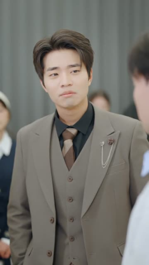 被女友背叛后，我抽卡成首富（80集）今日短剧分享