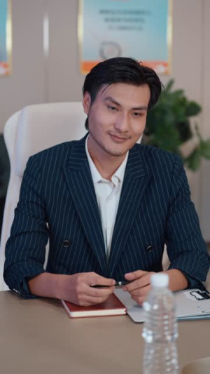 咸鱼打工人的商界奇遇(78集) 咸鱼打工人的商界奇遇(78集)短剧免费观看