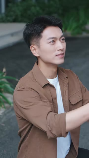 嘲笑我只会搬砖，女神老婆带崽接我回家（80集）精彩短剧合集