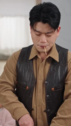 小声点,那个卖炒饭的是战神(60 集) 小声点,那个卖炒饭的是战神(60 集)短剧每日分享